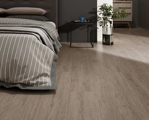 kopen Beige antibacteriële houten porseleinen tegel 200x1000 mm binnenvloerband online vervaardiging