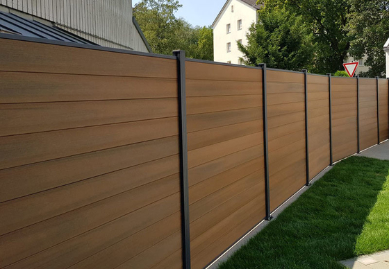 24x170mm Houten Plastic Samengestelde Comité Binnenlandse de Muuromheining Outside Floor Plank van de Koffiekleur WPC