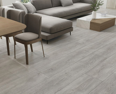 Gele grijze vloertegels en antibacteriële houten porseleinstroken van 250x1500 mm voor woonkamer en keuken