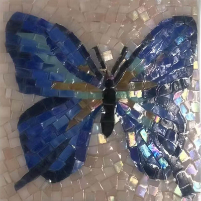 Vuursteen en prachtige muurschilderingen voor herbouw en ontwerp