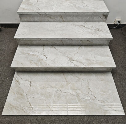 slijtvast lichtgrijzige marble laat ruimte voor led strip 470x1200mm gepolijste geglazuurde keramische trappen stap en stijger voor woonkamer
