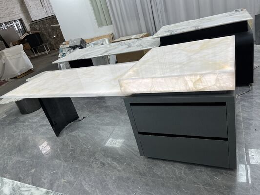 Elegante vuurrode luxe aanrechtblad witte gepolijste gesinterde steenplaten voor hotel en project MOQ 1 set
