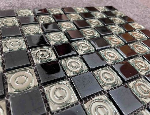 Iriserende Opgepoetste Zwarte Witte Vloertegel, 1.36kgs die de Gerecycleerde Tegels van het Glasmozaïek galvaniseren