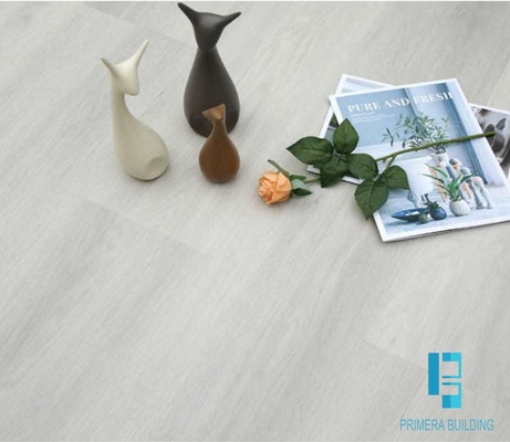 De lichte Grey Wooden Lvt Pvc Floor-Tegels klikken Systeem
